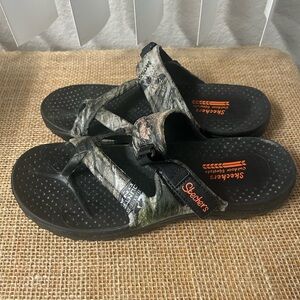 Skechers Reggae Foamies Slip on Sandals in Camouflage. Size 9. MSRP 60.00
